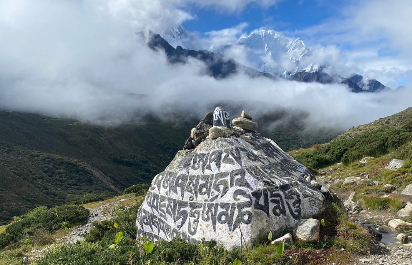 Stone walls  Best panoramic trek in Everest