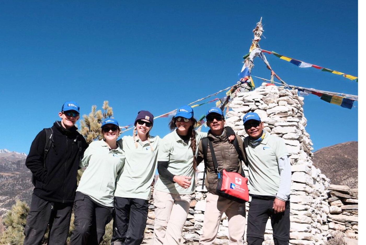Clear mountain views on Annapurna Circuit during autumn season with stable weather conditions