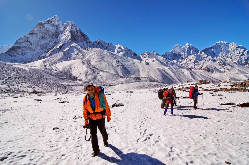 trek EBC in winter