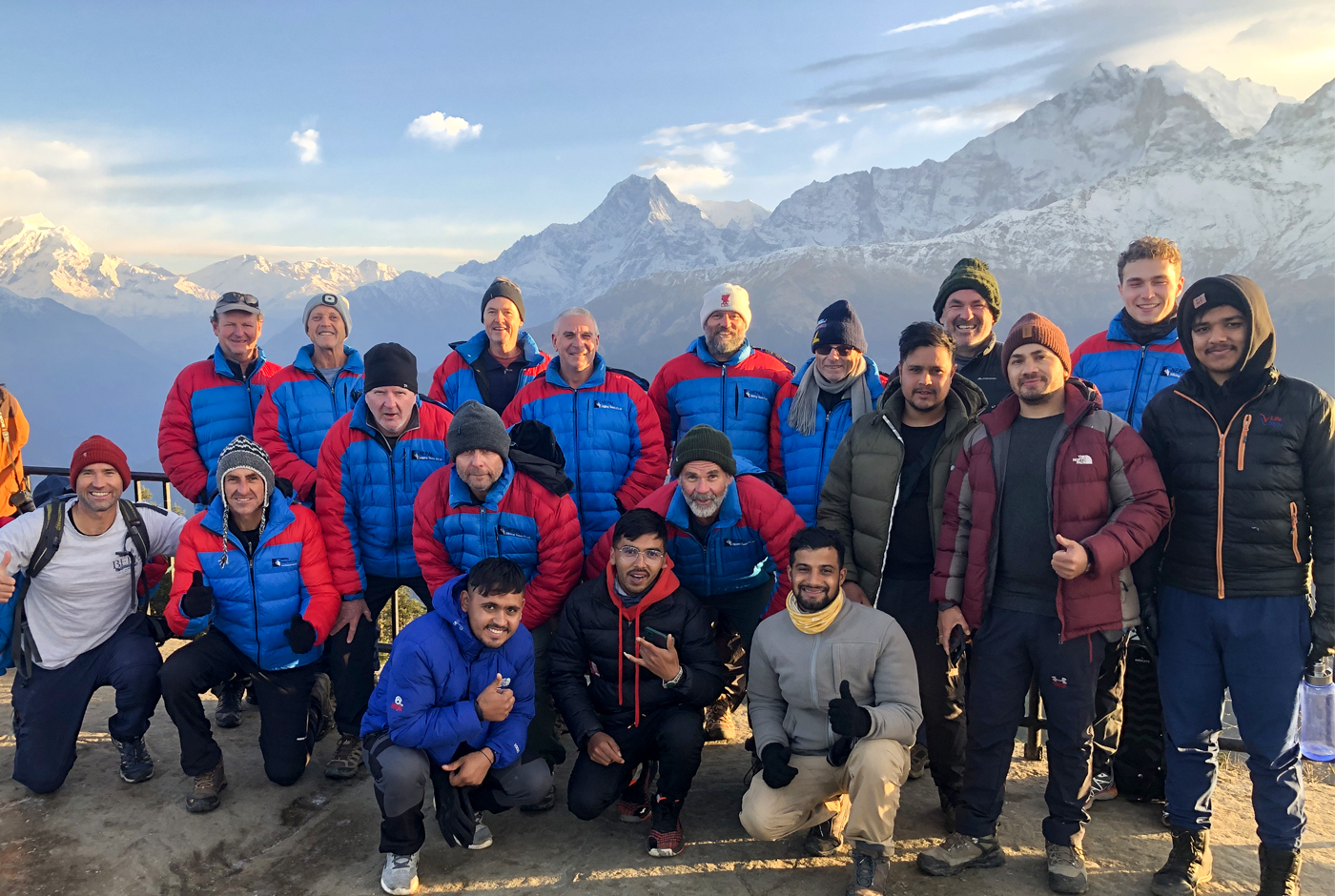 Trekking alone vs trekking with group